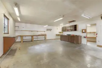 Garage extra workspace