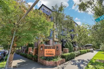 Seattle U, Capitol Hill, Harborview/Swedish med centers, downtown, and all the restaurants/coffee shops/parks you could possibly want - all nearby!