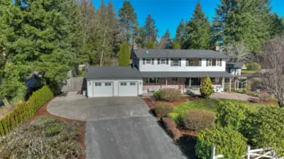 Space, custom luxury, ample parking, huge detached shop, a she shed, and more. This property is a hidden Redmond gem you won't want to miss.