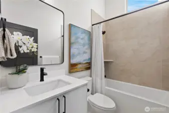 2nd Full bathroom services the 2nd bedroom