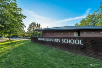 .1 miles and one block from top rated LWSD schools and Redmond Elementary.