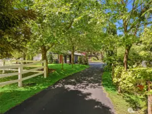 Imagine coming into your drive everyday and seeing this view!