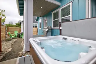 Hot tub with cover and cover lift included.