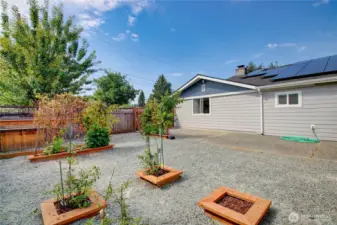 Raised beds, dog run behind on left, gate access to slab by house and shed/shop convenient.  Room to park your RV.