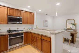 Spacious kitchen, all new stainless appliances