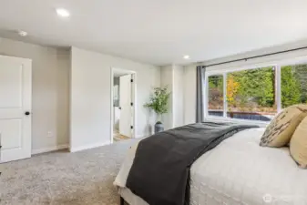 Disclaimer Secondary photos of same floor plan on different lot in different community: Photos are from another Luna, finishes, upgrades, and features may vary.