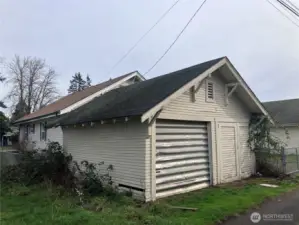 Detached Garage