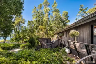 Perfect blend of modern comfort & midcentury modern style.