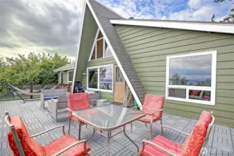 Extensive entertaining size deck to soak up sunshine, salt water smells, and that VIEW!