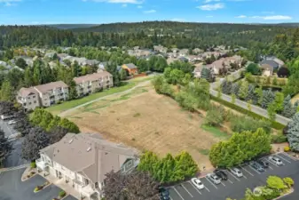 Expansive community field with nearby trails, where kids can play and residents enjoy access to all the parks and pathways throughout the Vintage neighborhood.