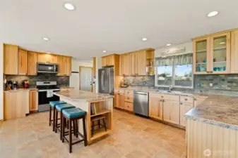 large western kitchen w/plenty of storage and counter space