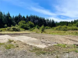 Lower building pad