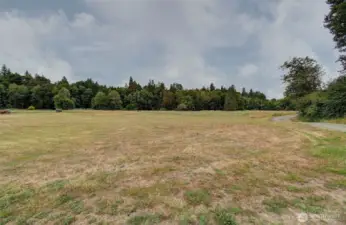 Pasture & creek access