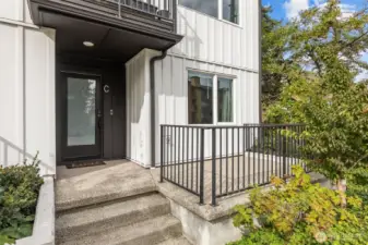 Convenient to transit, shopping, parks, and just minutes from downtown — the perfect blend of style, comfort, and location.