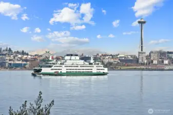 Imagine watching endless ferry traffic glide across the water and spectacular Fourth of July fireworks light up the sky—all from the comfort of your own home. Can it really get any better than this?