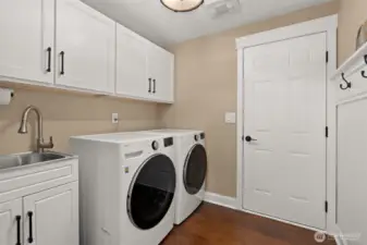 Washer/Dryer Included!