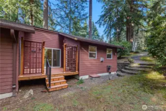 MIL suite offers separate parking around back.