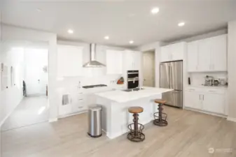 Gourmet Kitchen w/ Wall Oven (14'7" X 13'6")