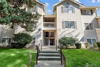 Rare opportunity to own this serene & desirable top-floor unit, a central urban retreat to all Lake Forest Park offers. New interior paint, new carpeting, newer kitchen stainless appliances & 2024 hot water heater make this unit turn-key. Cozy living space accented with vaulted ceilings & a wood-burning fireplace w/ slider access to balcony & additional storage unit. Natural light abounds in the open dining and kitchen updated with engineered hardwood flooring. Spacious primary bedroom with en-suite full bath and walk-in closet. Second bedroom, full bath, utility closet w/ in-unit washer/dryer down the hallway. Strong HOA, no rental cap & pet-friendly community providing a clubhouse, pool, fitness room, hot tub & sauna. The community, surrounded by picturesque greenery, offers privacy while being a stone’s throw from dining, shopping, entertainment, public transport and major highways.