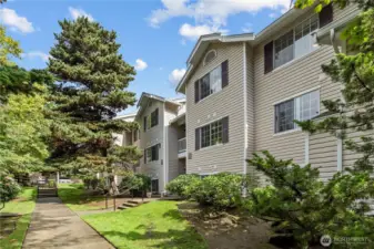 Unit #K335 is a rare desirable top-floor unit in the immaculately maintained Balaton Community with excellent amenities including a Clubhouse, Fitness Room, Pool, Hot Tub and Sauna right next door to your unit.