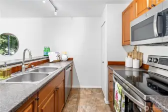 All newer 2023 sparkling stainless appliances - refrigerator, dishwasher, oven range - make this delightful kitchen ready for all your culinary creations.