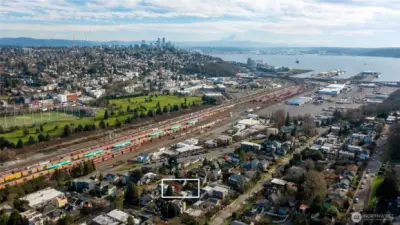 Easy Commute to Downtown Seattle