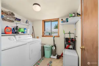 Plenty of space for those loads of laundry you've been putting off...GET TO WORK!
