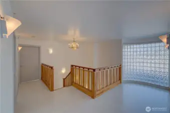 2nd floor landing with access to the bedrooms and 2nd floor sun deck
