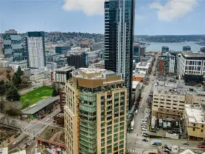 1Hotel, Whole Food, fine dining, shopping, & Amazon HQ are all close by.