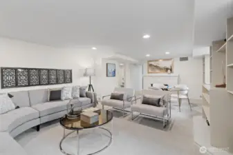 Family room w/ gas fireplace