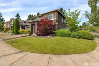 Private oversized corner lot