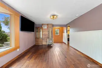 Gas stove offers plenty of winter warmth for the whole home.