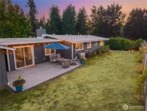 Awesome fully fenced yard for entertaining, pets and humans!