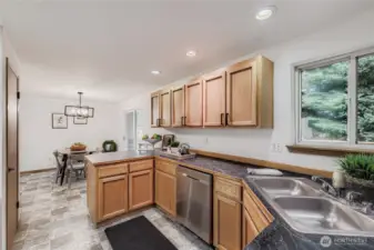 Perfectly placed Kitchen windows!