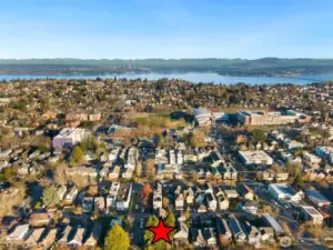 Looking east, note the proximity to Garfield, Lake Washington, and city amenities.