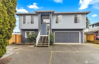 4 Bedroom 2.75 Bathroom 1587sqft split entry home built in 2001. New roof installed December 2025 and newer exterior paint.