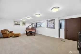 Large house-wide lower room: use as bedroom or as family room/media room/home office/home gym...you decide!