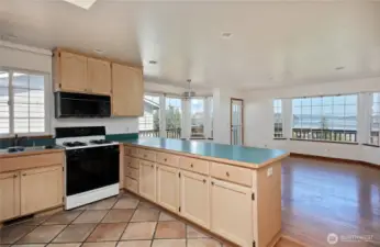 Nice tile floors in the kitchen.