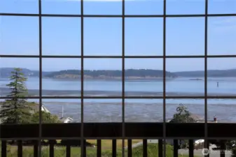 No shortage of windows to take advantage of views!