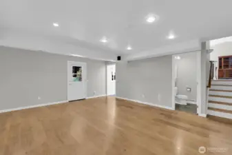 Enter in form the garage into the downstairs