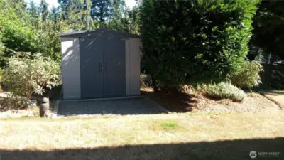 2nd storage shed stays with the house