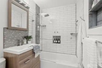 Hall Ful bathroom