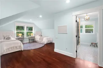 Upstairs bedroom, or Study...