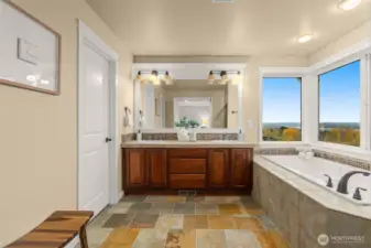 Luxe 5-piece bath private views