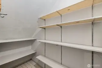 Large walk-in pantry!