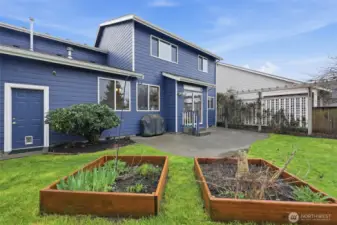Raised garden beds are ready for spring planting! Patio is spacious with plenty of room for outdoor furniture and the BBQ! Sliding door from patio leads to breakfast nook. Door on the left provides convenient access to the garage.
