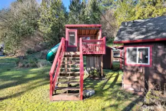 Fun tree house to watch the fireworks celebration around the bay.