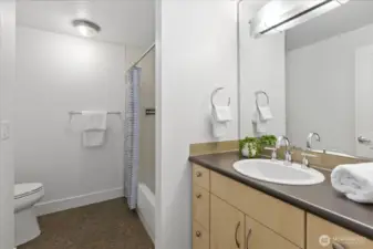 Main level full bath