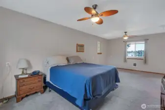 Upstairs bonus living area with flexible space