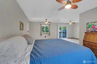 Upstairs bonus living area with lake views